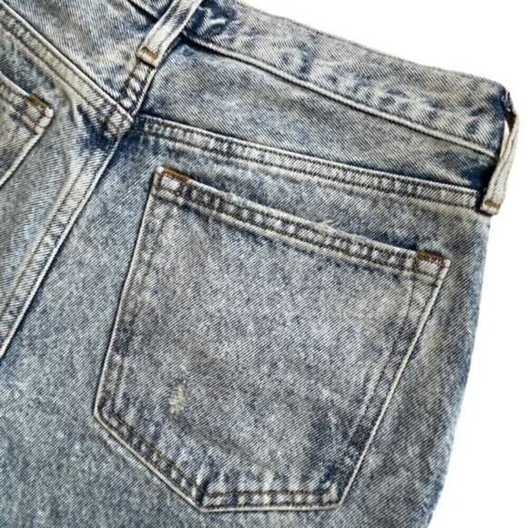 ABERCROMBIE & FITCH High Rise Mom Jeans in Vintage Inspired Acid Wash - Picture 6 of 8